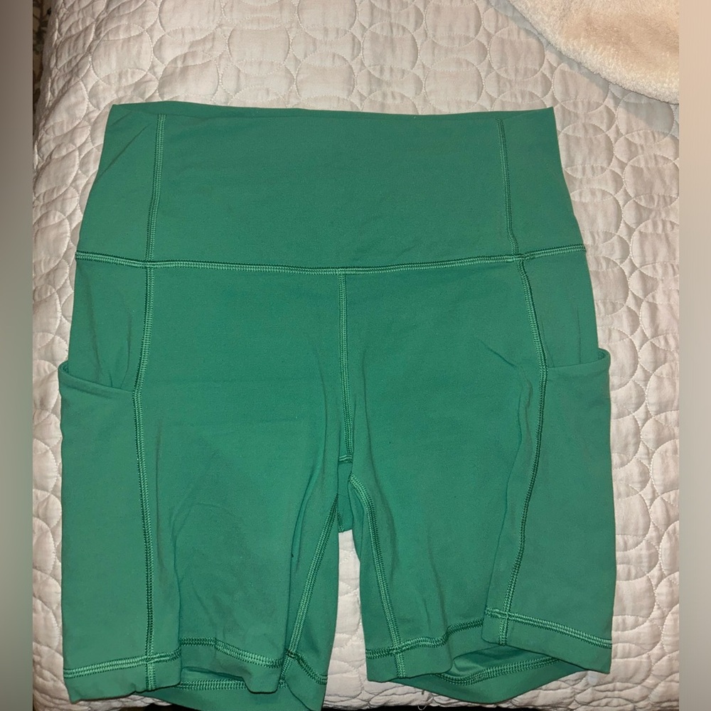 Aritzia TNA Action Green Women's Shorts